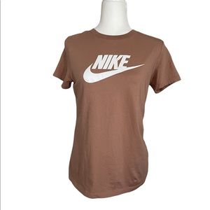 Nike Sportswear Essential Swoosh Tee, size M